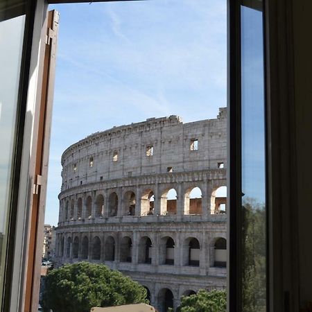 Jacuzzi In Front Of The Colosseum Apartment Rome Exterior photo