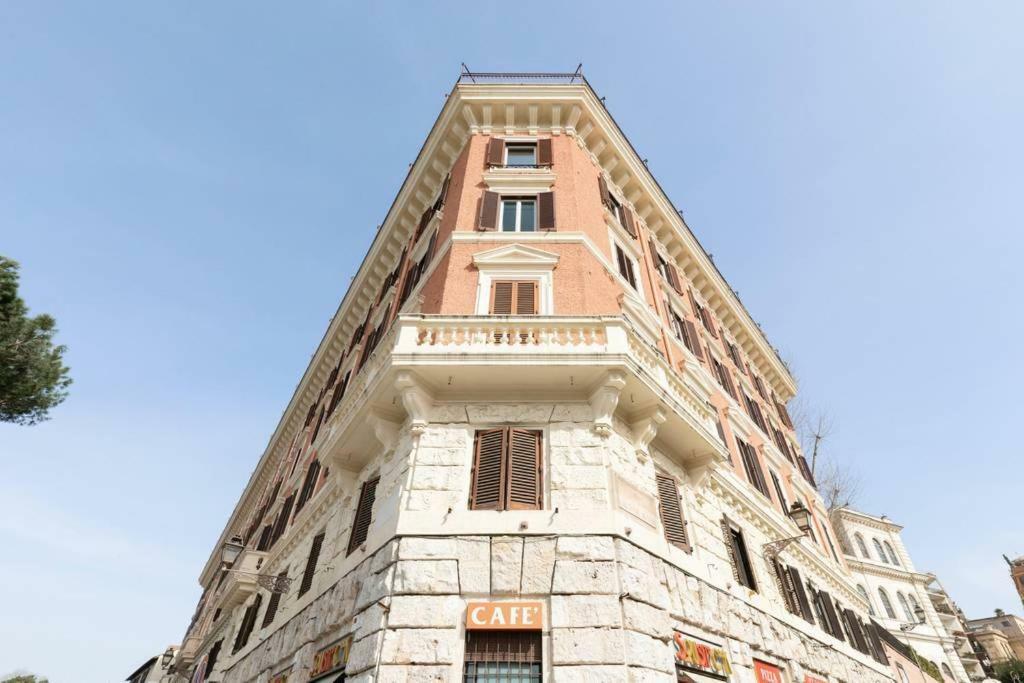 Jacuzzi In Front Of The Colosseum Apartment Rome Exterior photo