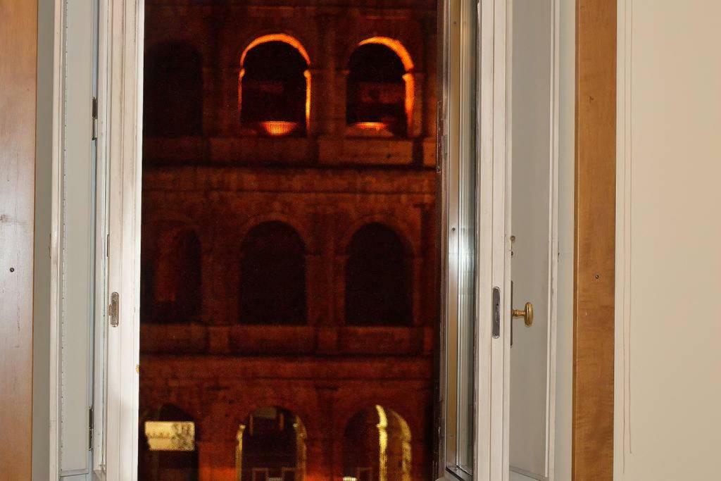 Jacuzzi In Front Of The Colosseum Apartment Rome Exterior photo