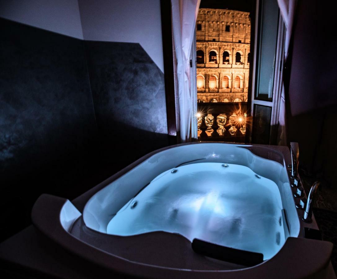 Jacuzzi In Front Of The Colosseum Apartment Rome Exterior photo