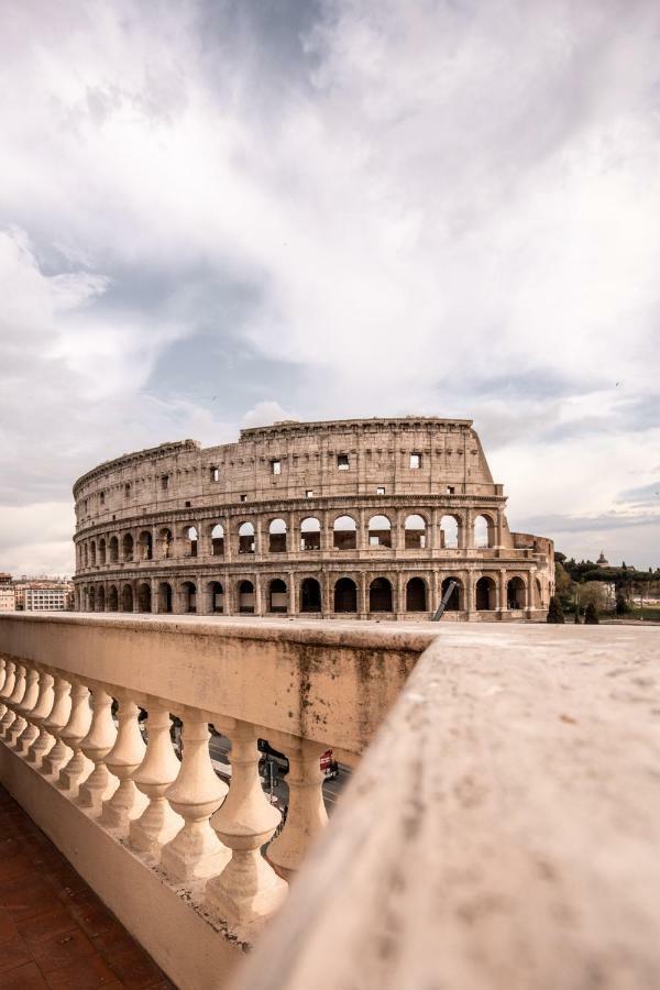 Jacuzzi In Front Of The Colosseum Apartment Rome Exterior photo